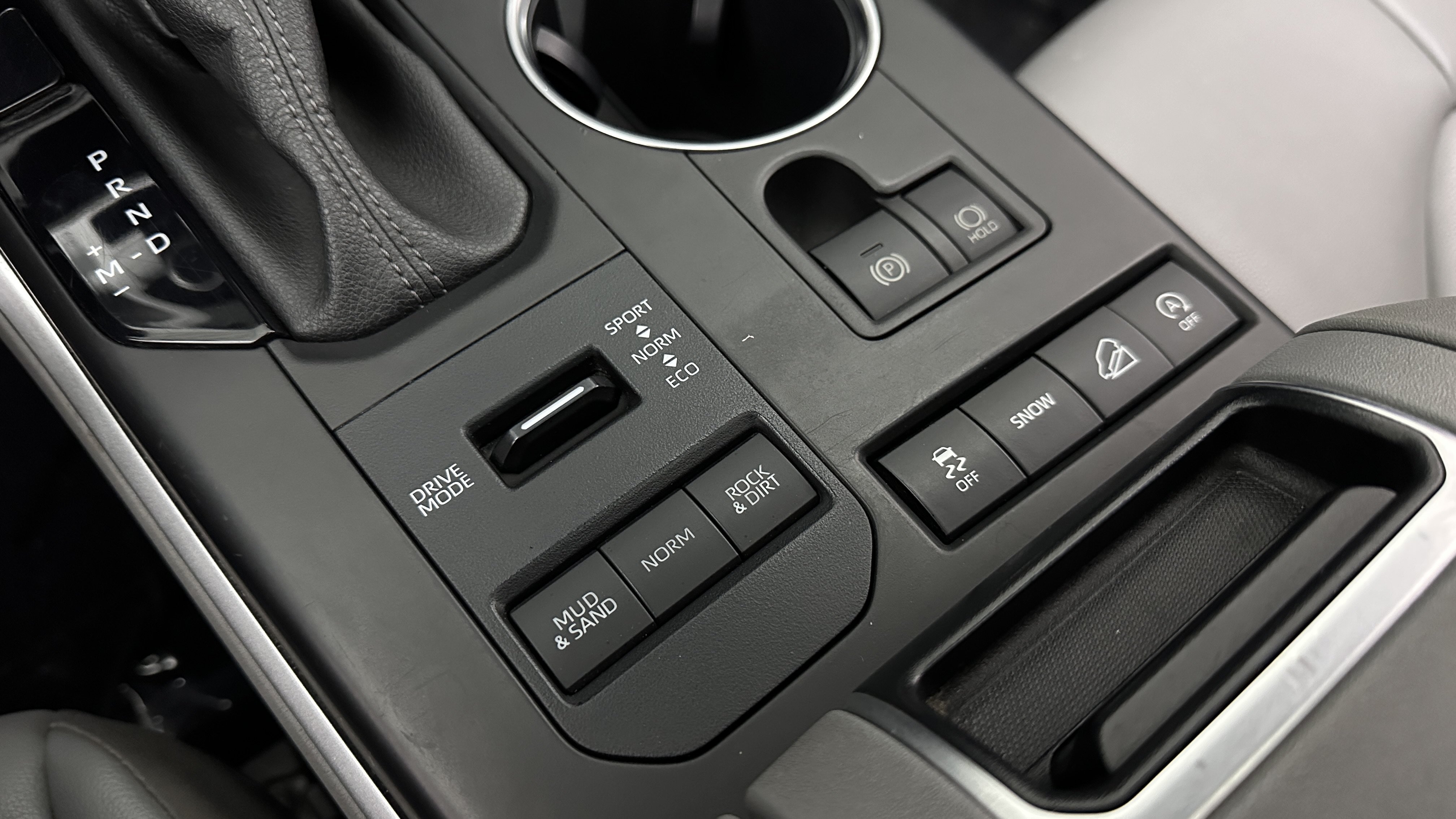 Used 2022 Toyota Highlander XLE AWD/4WD image 16