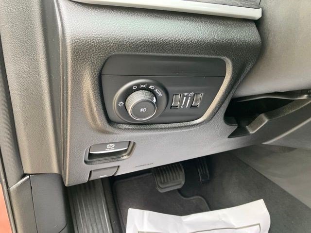 Certified 2023 Jeep Grand Cherokee Limited w/ Black Appearance Package AWD/4WD image 15