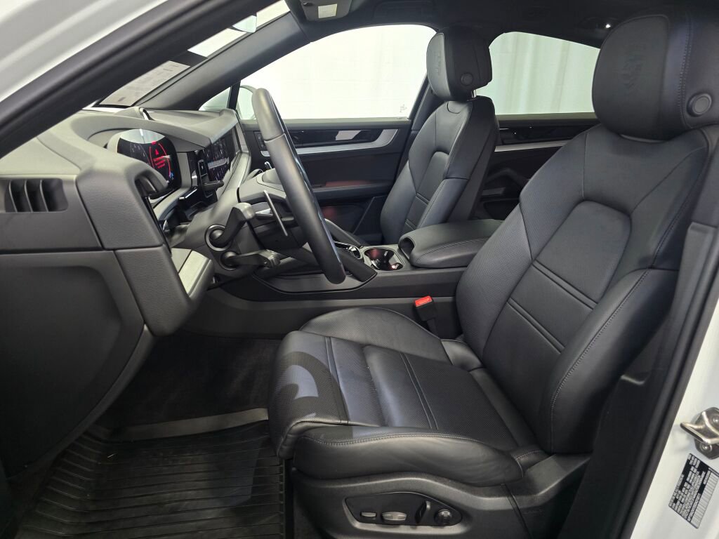 Certified 2025 Porsche Cayenne Coupe image 14