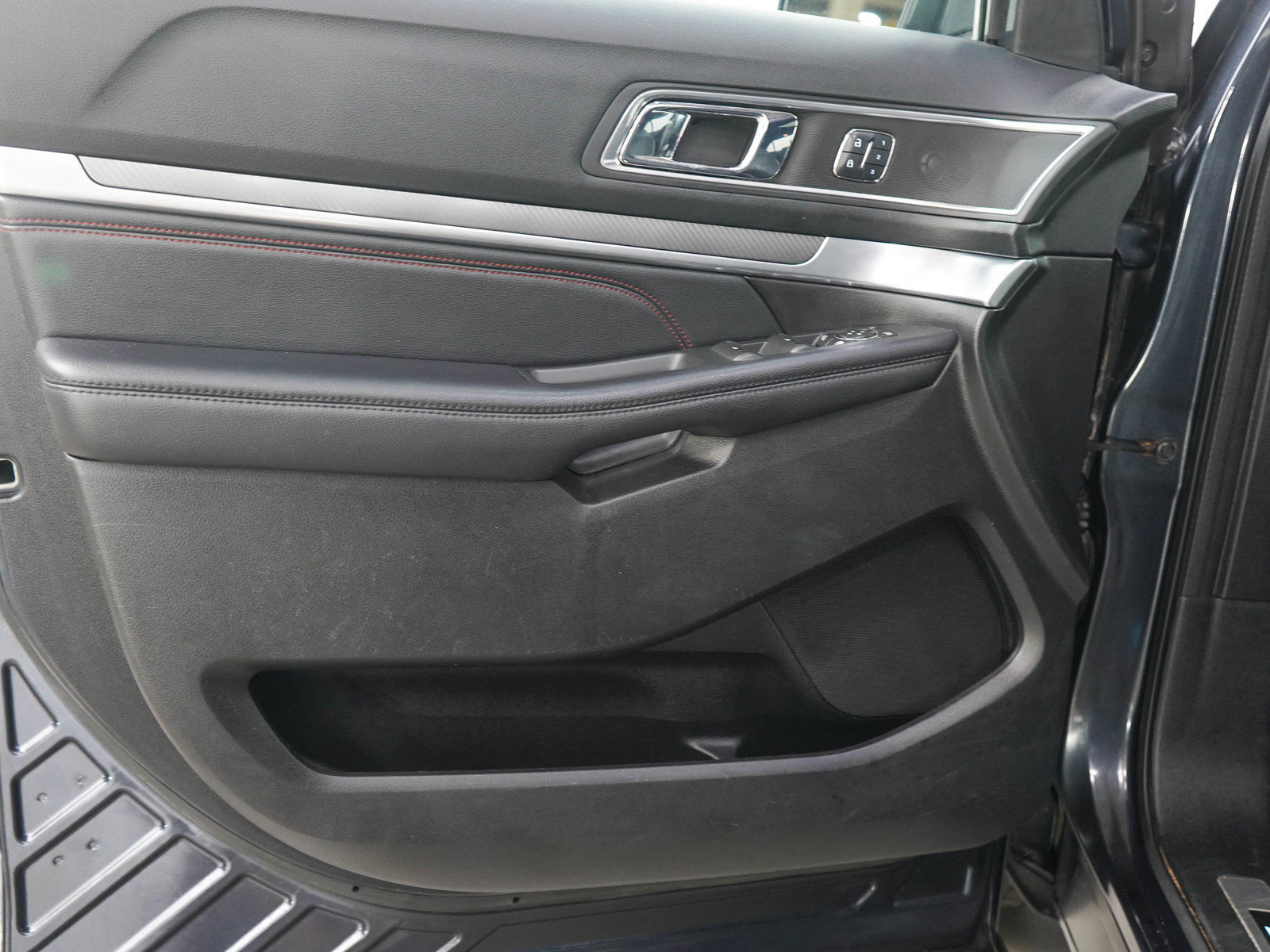 Used 2017 Ford Explorer Sport w/ Equipment Group 401A AWD/4WD image 20