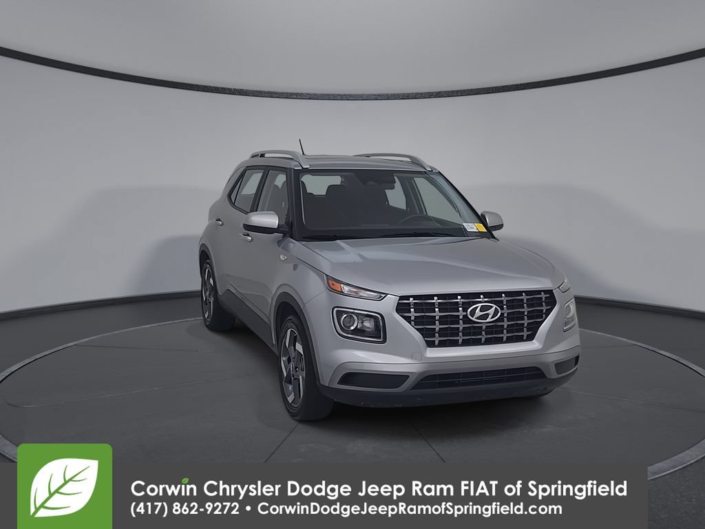 Used 2025 Hyundai Venue SEL FWD image 4
