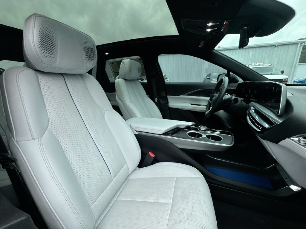 Used 2024 Cadillac Lyriq Luxury RWD image 31