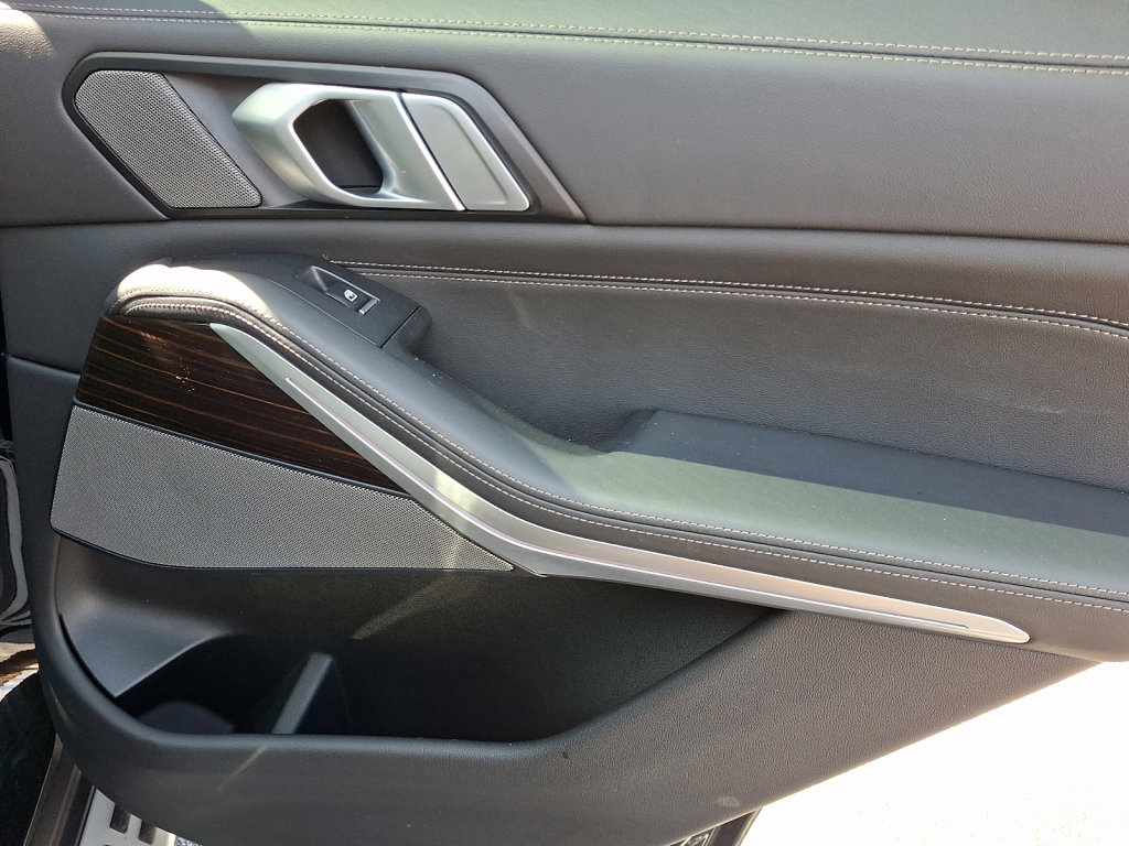 Used 2025 BMW X5 xDrive50e image 14