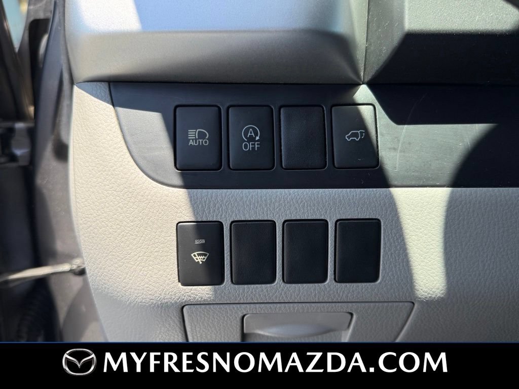 Used 2018 Toyota Highlander Plus w/ Preferred Accessory Package AWD/4WD image 29