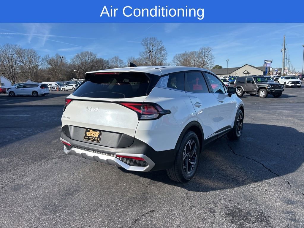 Used 2024 Kia Sportage LX image 4
