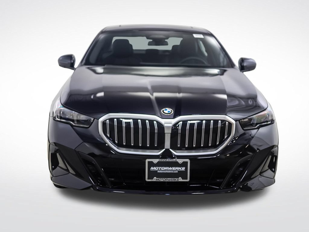 Used 2026 BMW 530i xDrive w/ M Sport Package AWD/4WD image 9