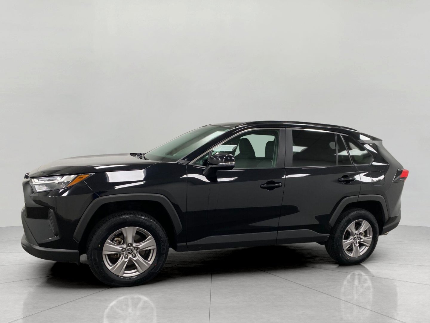 Used 2025 Toyota RAV4 XLE AWD/4WD image 8