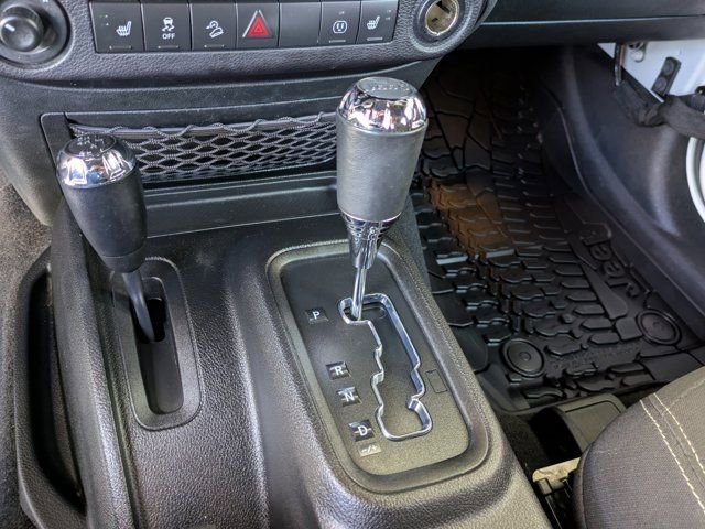 Used 2018 Jeep Wrangler Sahara w/ Connectivity Group image 24