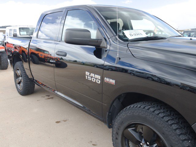 Used 2017 RAM 1500 Classic SLT AWD/4WD image 11