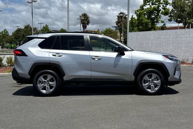 Used 2023 Toyota RAV4 LE AWD/4WD image 3