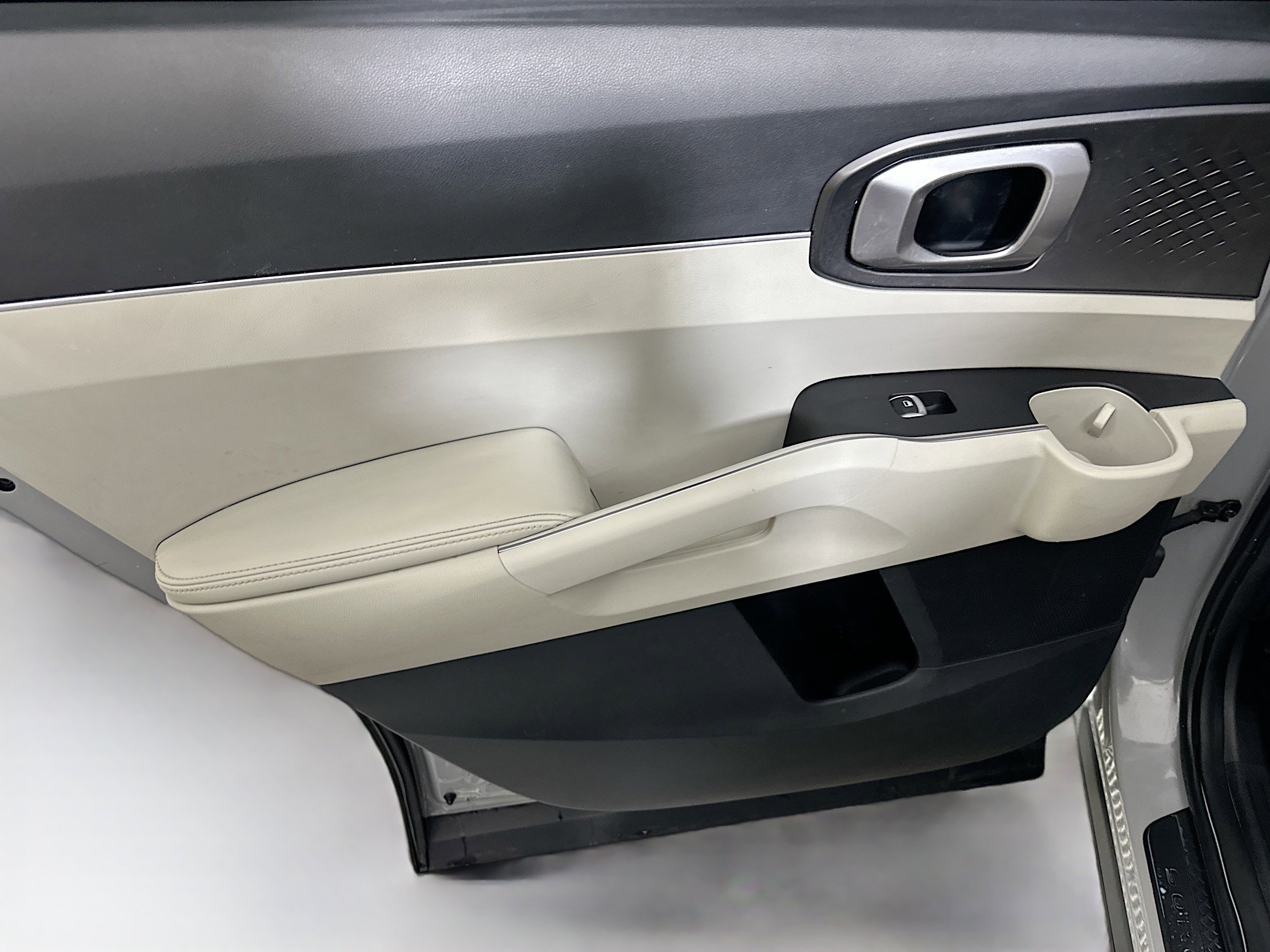 Used 2025 Kia Sorento S image 25