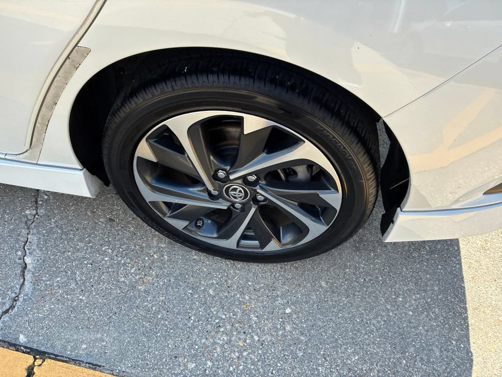 Used 2018 Toyota Corolla iM FWD image 11