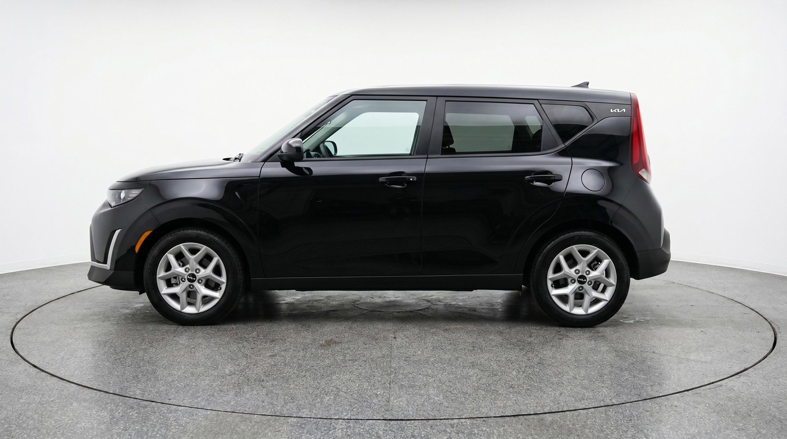 Used 2025 Kia Soul LX w/ LX Technology Package FWD image 5