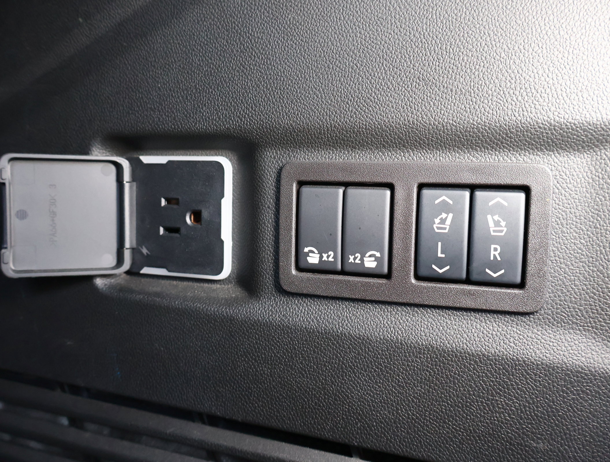 Certified 2024 GMC Yukon AT4 w/ AT4 Premium Package image 30