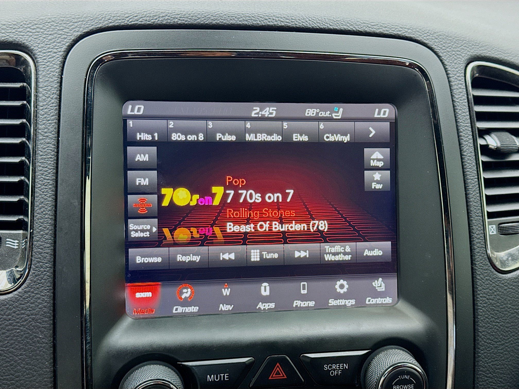 Used 2018 Dodge Durango SRT w/ Technology Group AWD/4WD image 11