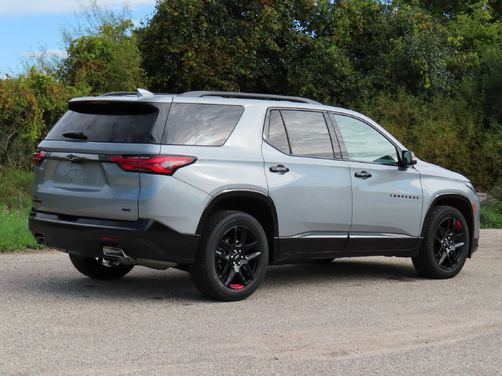 Used 2023 Chevrolet Traverse Premier w/ Redline Edition AWD/4WD image 3