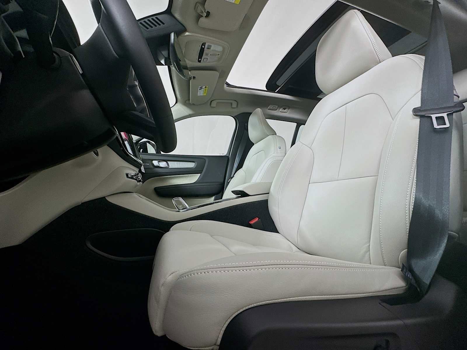New 2026 Volvo XC40 B5 Ultra w/ Climate Package AWD/4WD image 18