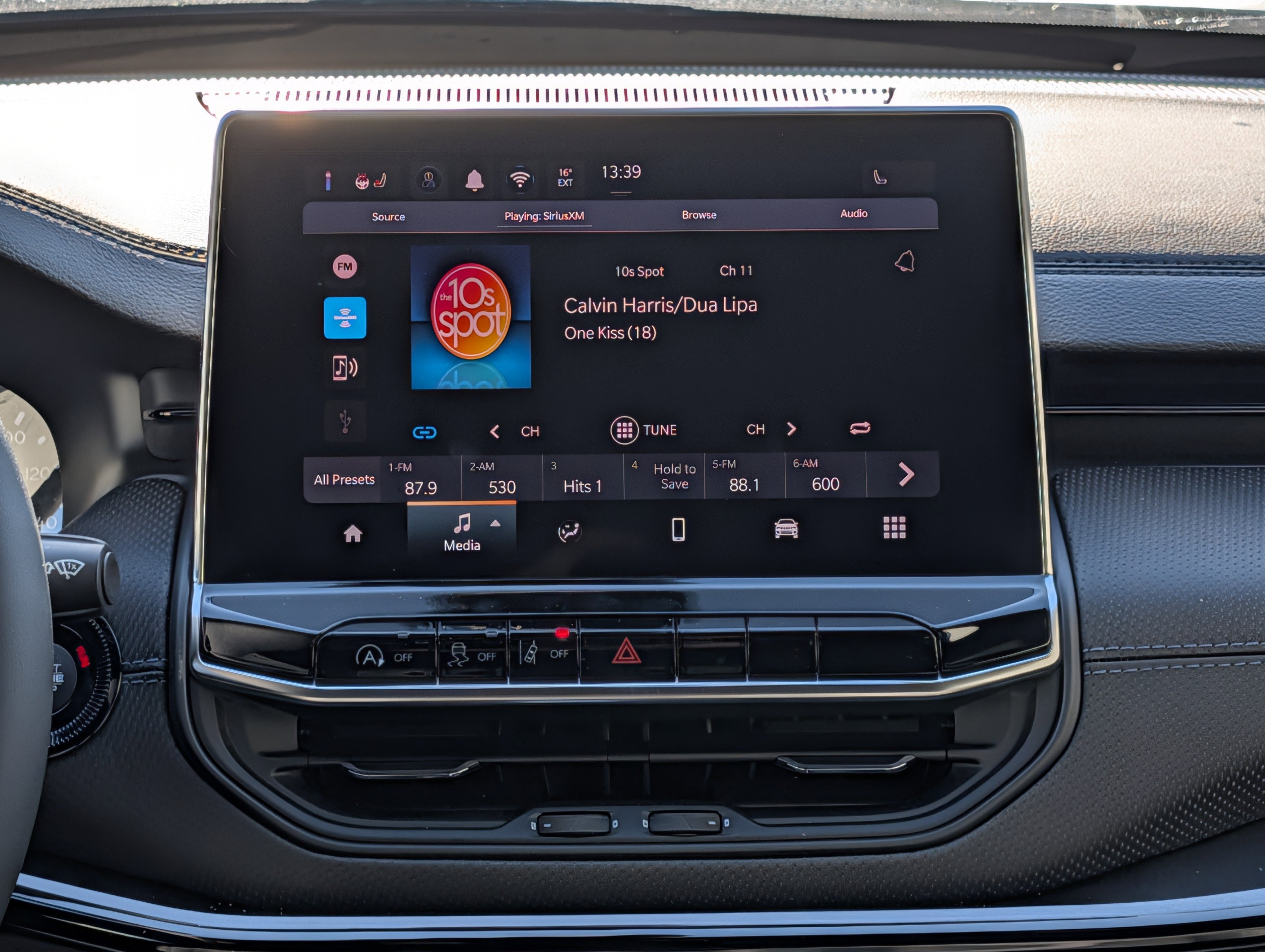 New 2026 Jeep Compass Latitude image 9