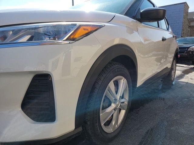 Used 2022 Nissan Kicks S FWD image 13