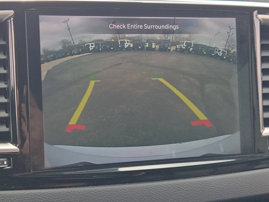 Used 2024 Chrysler Pacifica Touring-L FWD image 29