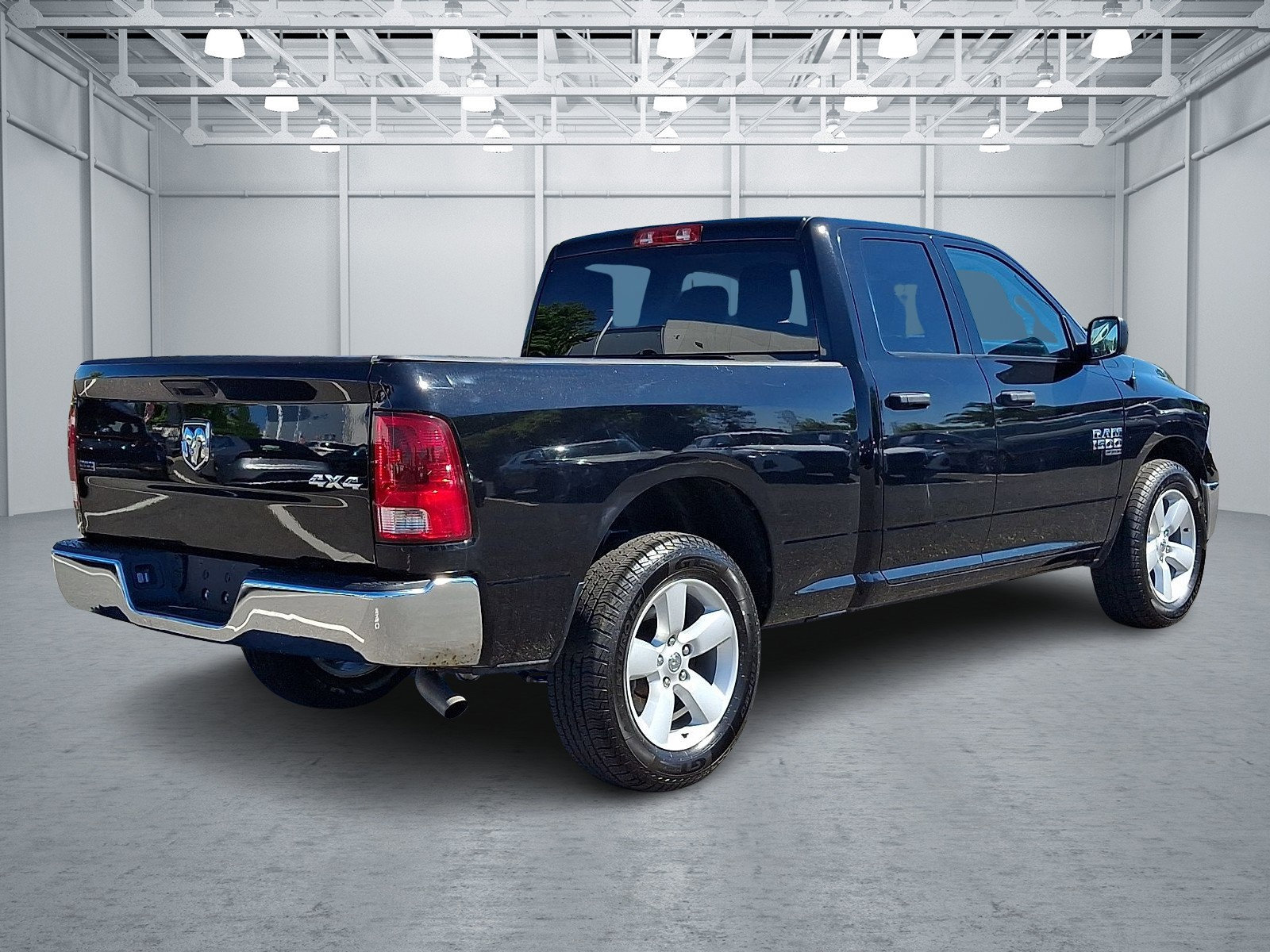 Used 2024 RAM 1500 Classic SLT AWD/4WD image 6