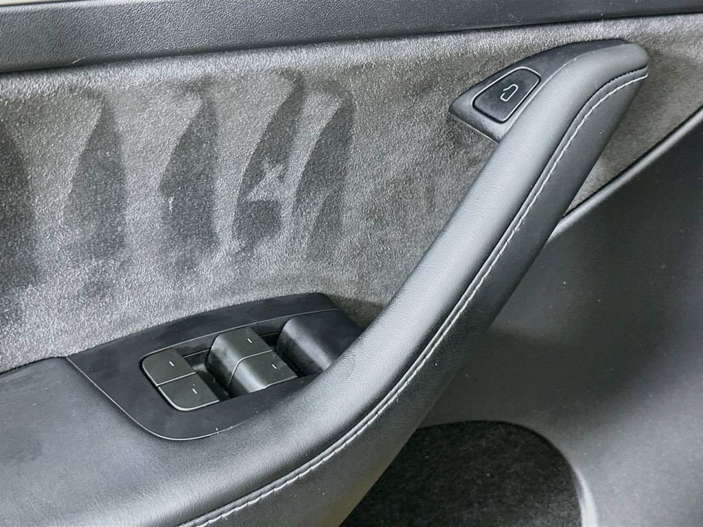 Used 2023 Tesla Model Y AWD image 17
