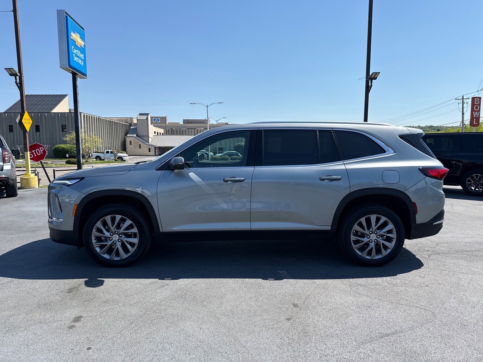 Used 2025 Buick Enclave Preferred image 6