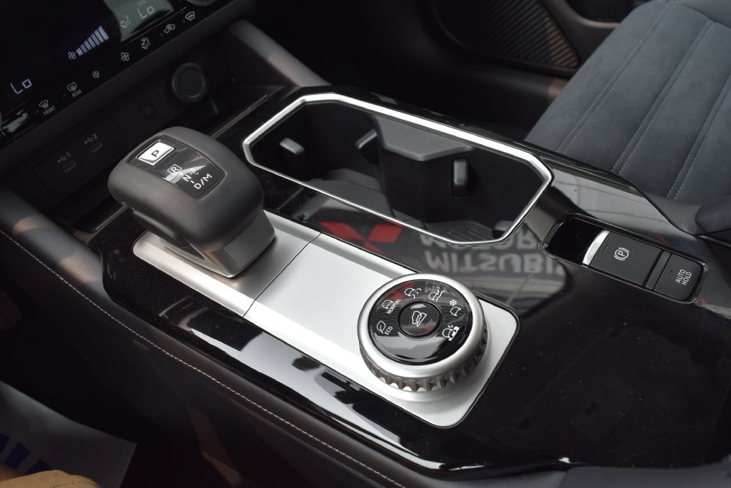 New 2025 Mitsubishi Outlander AWD image 17