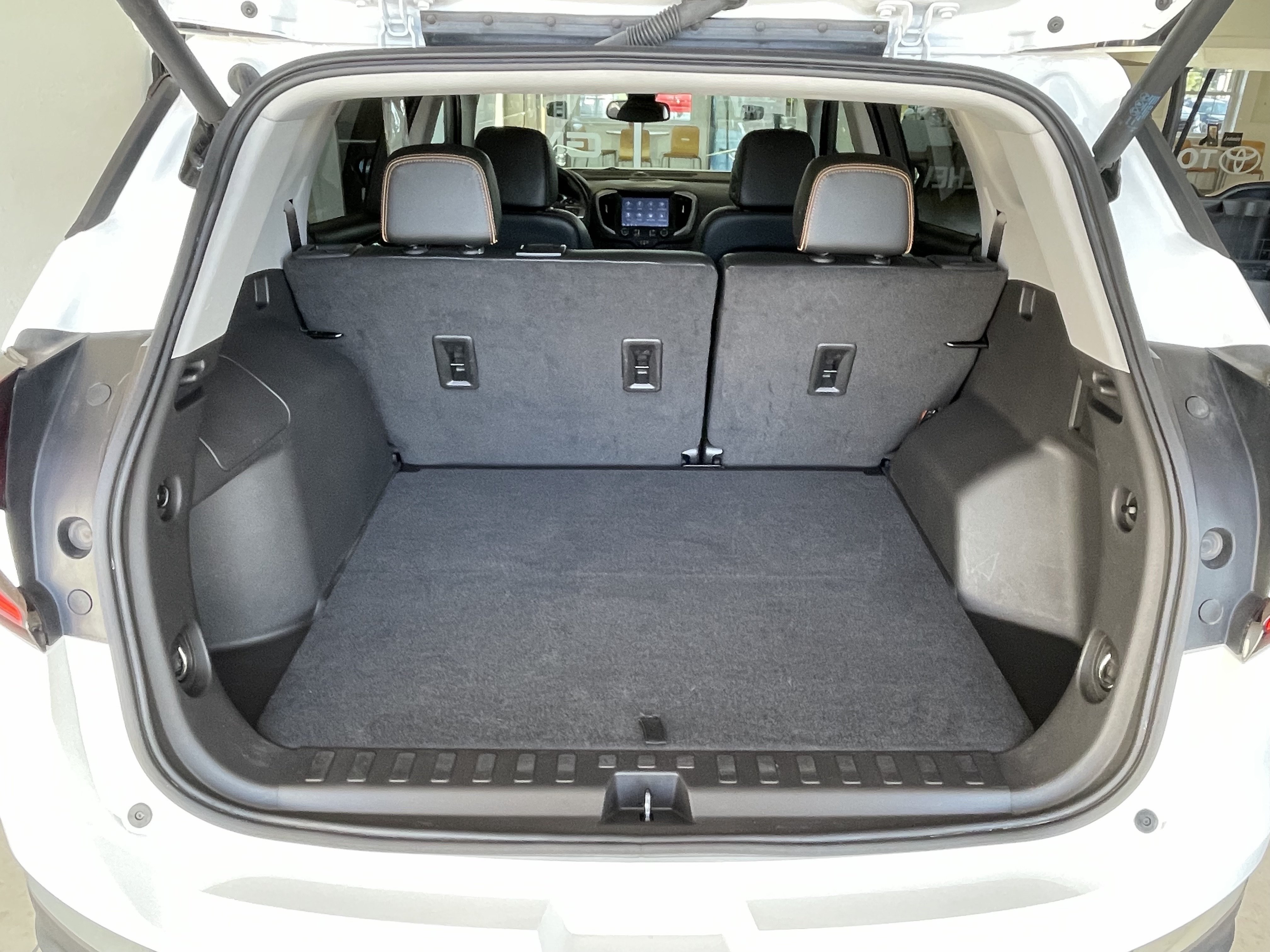 Certified 2024 GMC Terrain AT4 w/ Infotainment Package II AWD/4WD image 16