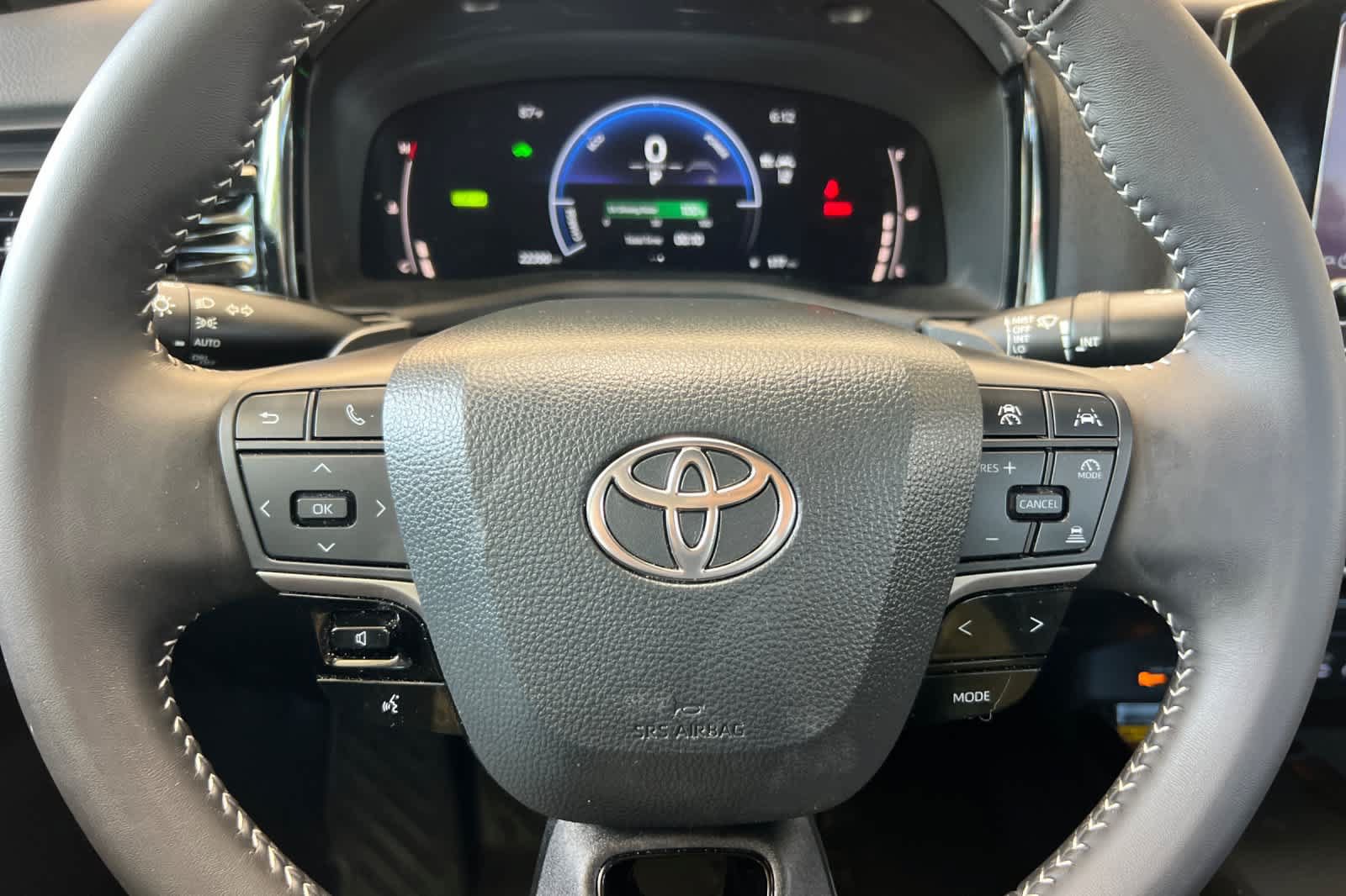 Used 2025 Toyota Camry SE FWD image 23