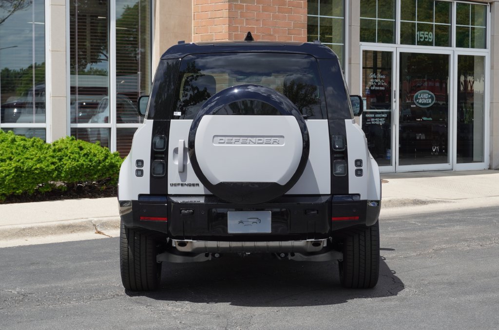 Used 2026 Land Rover Defender 110 X-Dynamic SE AWD/4WD image 5