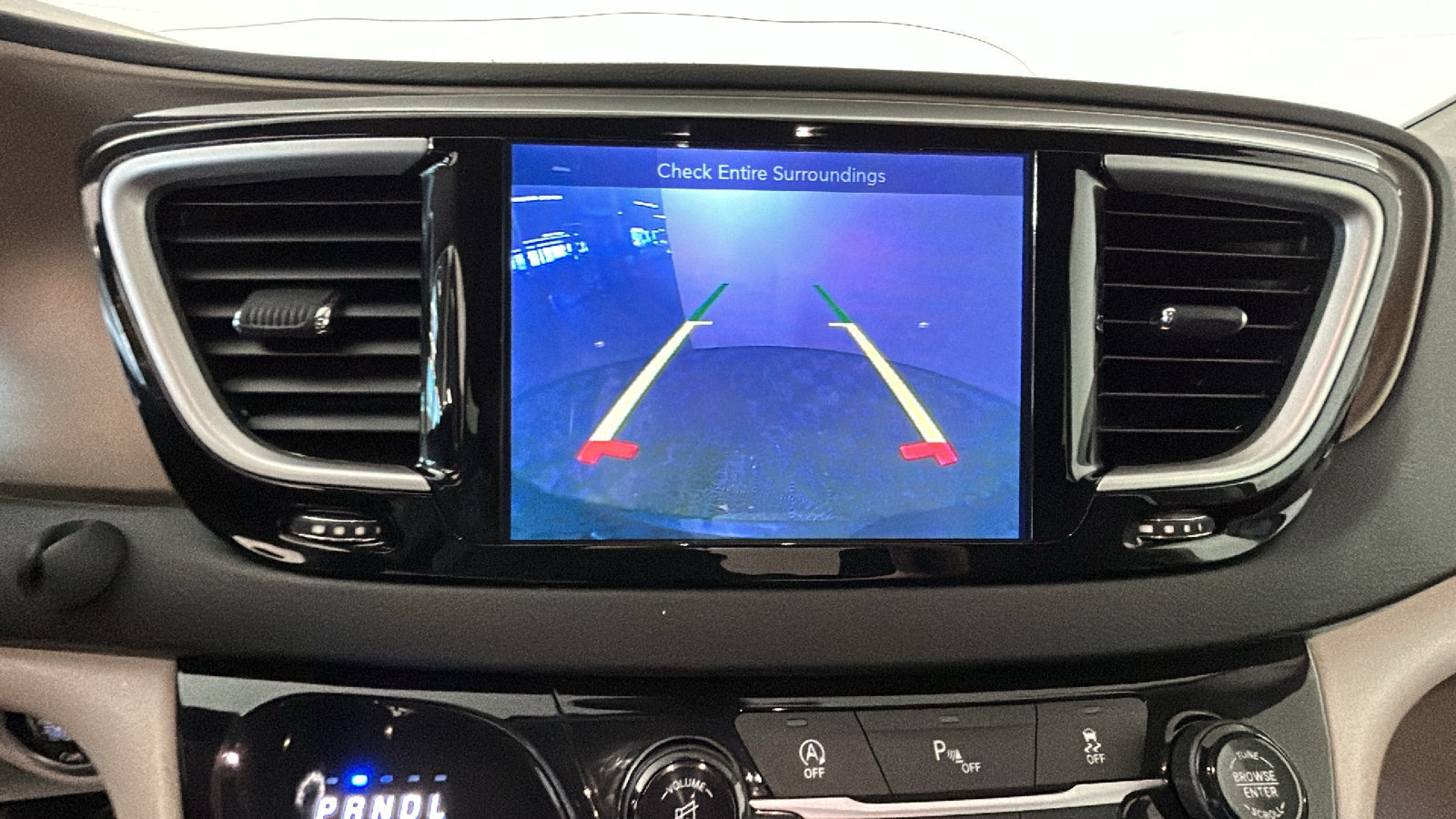 Used 2017 Chrysler Pacifica Touring-L FWD image 29