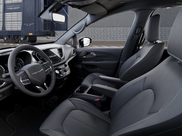 Used 2025 Chrysler Pacifica Select image 23