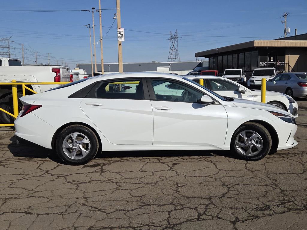 Used 2021 Hyundai Elantra SE image 13