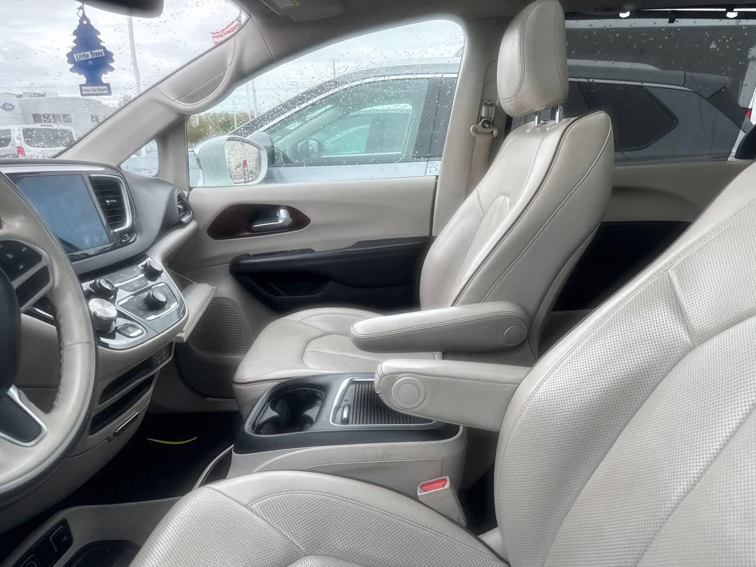 Used 2020 Chrysler Pacifica Limited FWD image 30