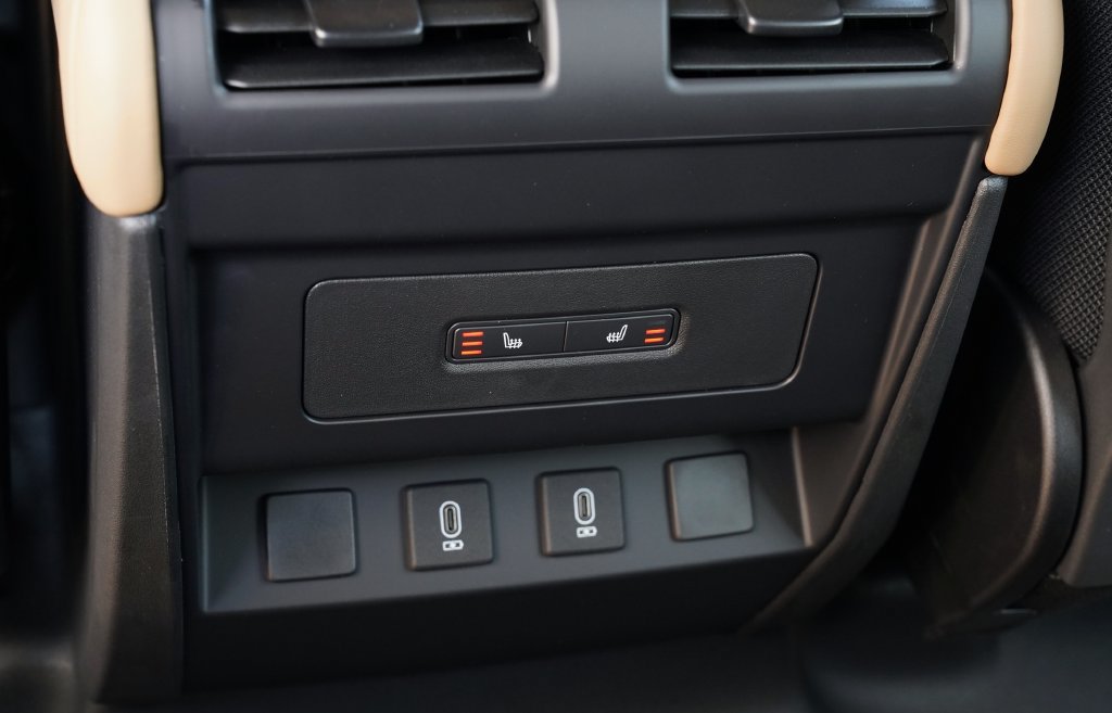 New 2026 Land Rover Defender 110 X AWD/4WD image 35