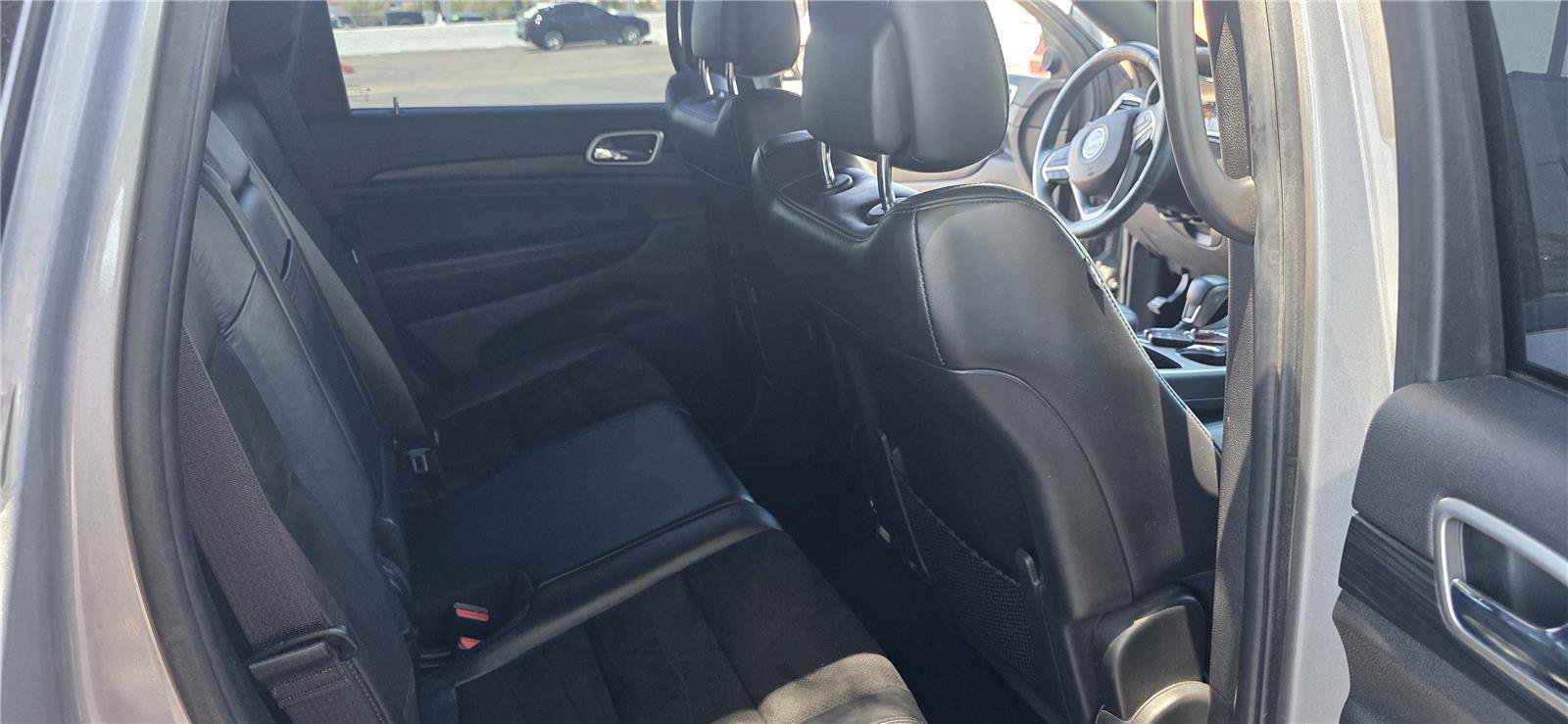 Used 2019 Jeep Grand Cherokee Altitude AWD/4WD image 14