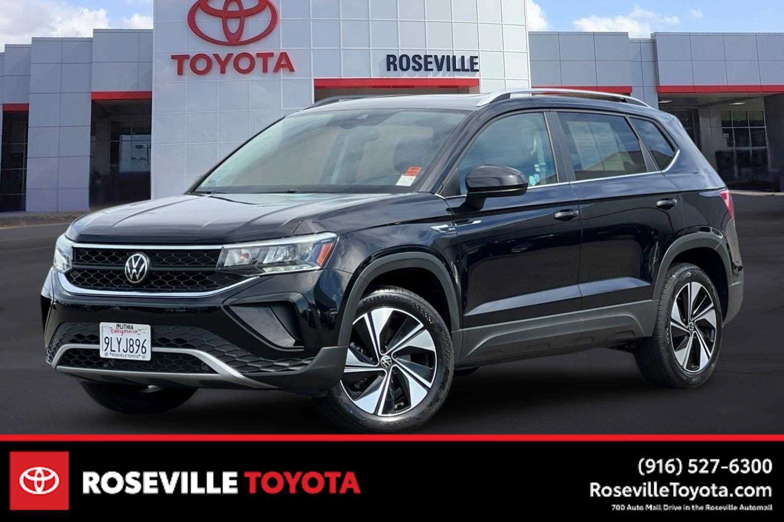 Used 2024 Volkswagen Taos SE w/ Panoramic Sunroof Package