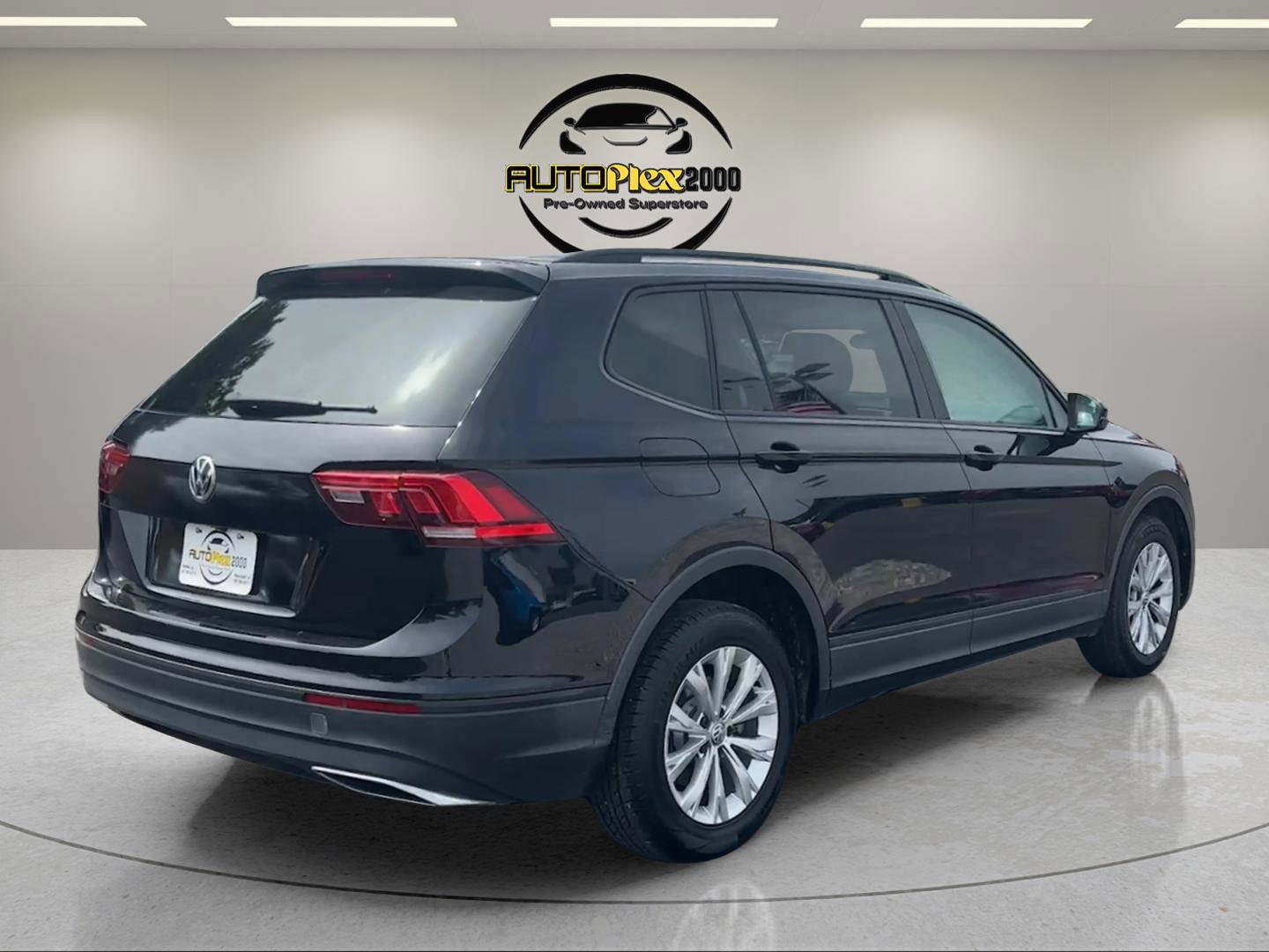 Used 2018 Volkswagen Tiguan S w/ 3rd Row Seat Package AWD/4WD image 7