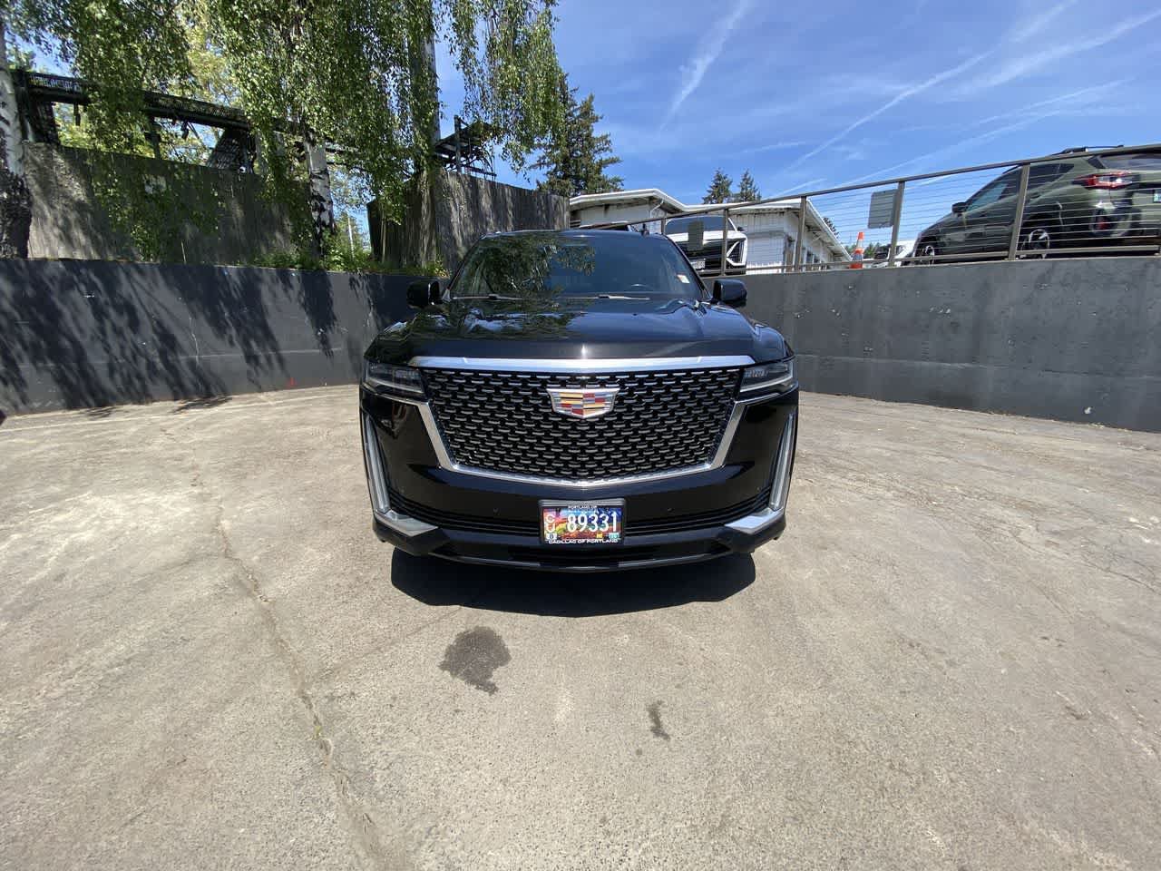 Used 2021 Cadillac Escalade ESV Premium Luxury w/ LPO, Illumination Package AWD/4WD image 9