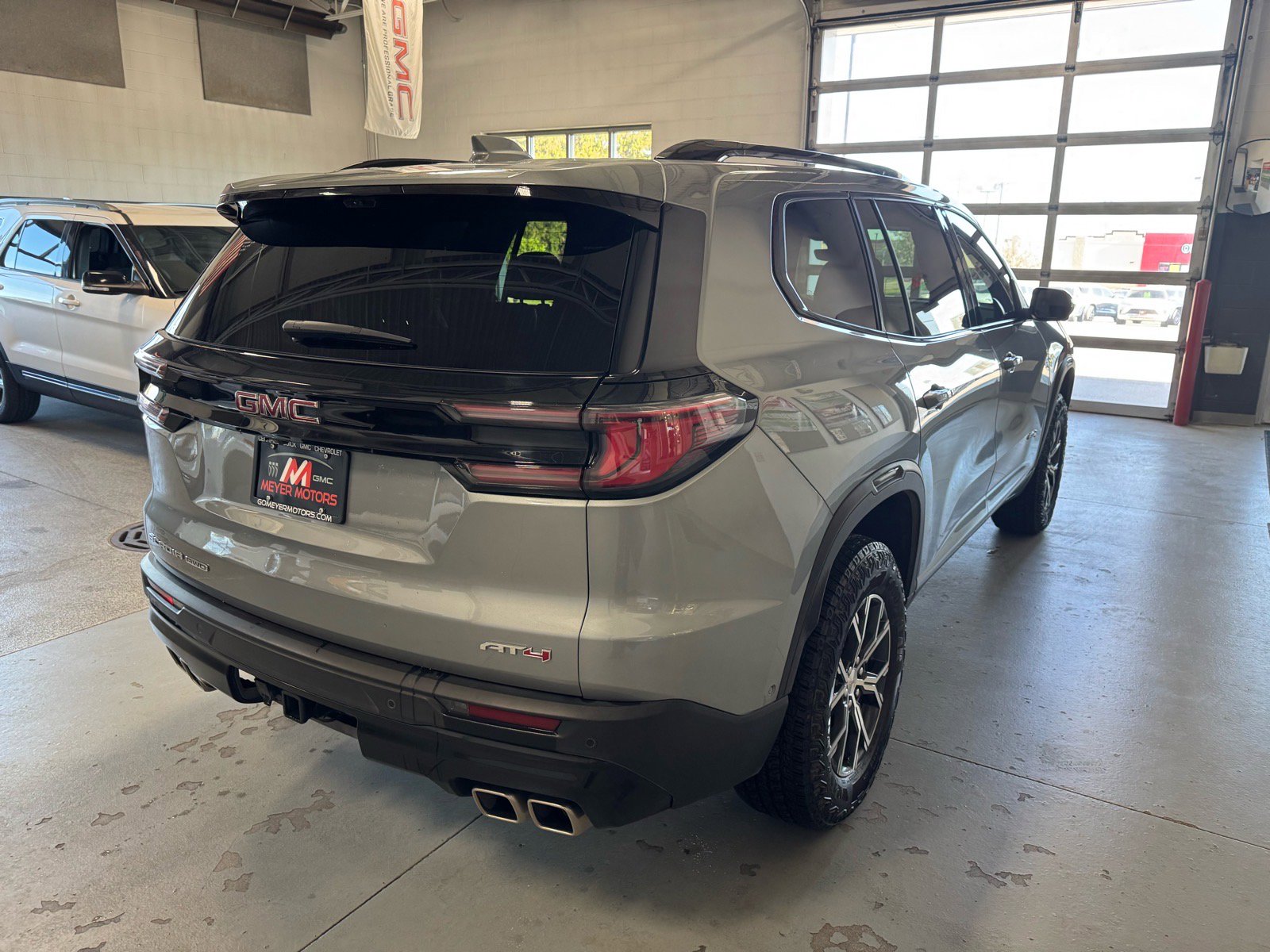 Used 2024 GMC Acadia AT4 w/ Super Cruise Package AWD/4WD image 5