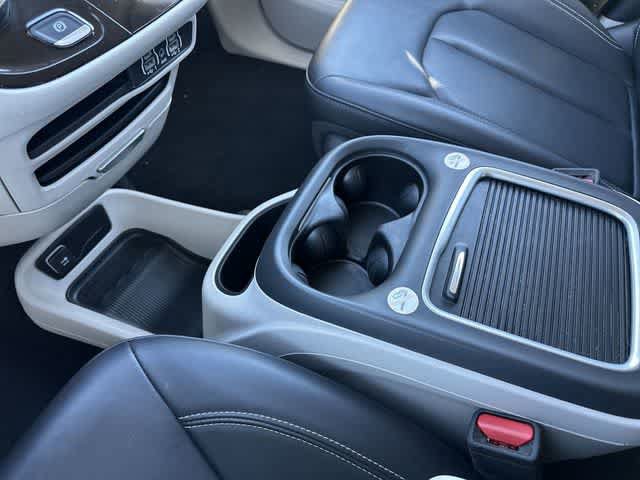 Used 2024 Chrysler Pacifica Touring-L FWD image 26