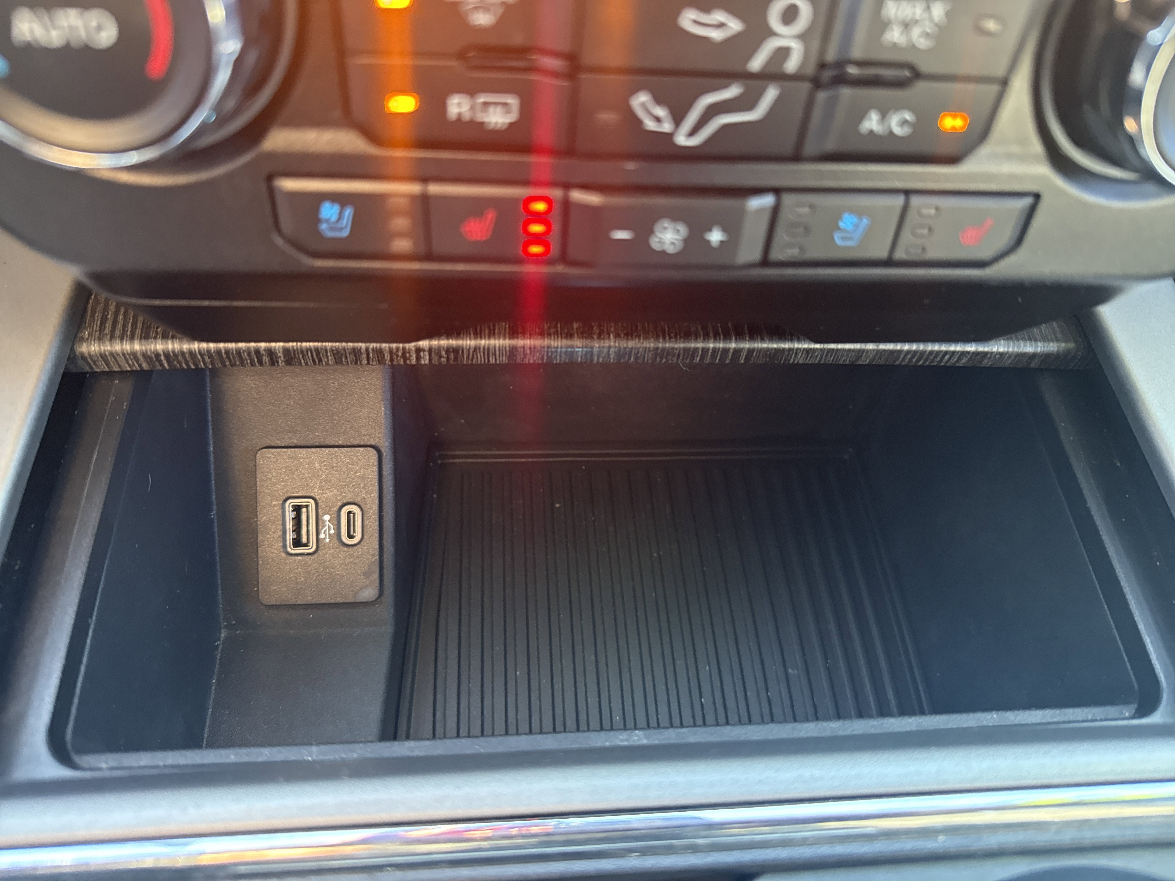 Used 2021 Ford F350 Lariat w/ Chrome Package image 28