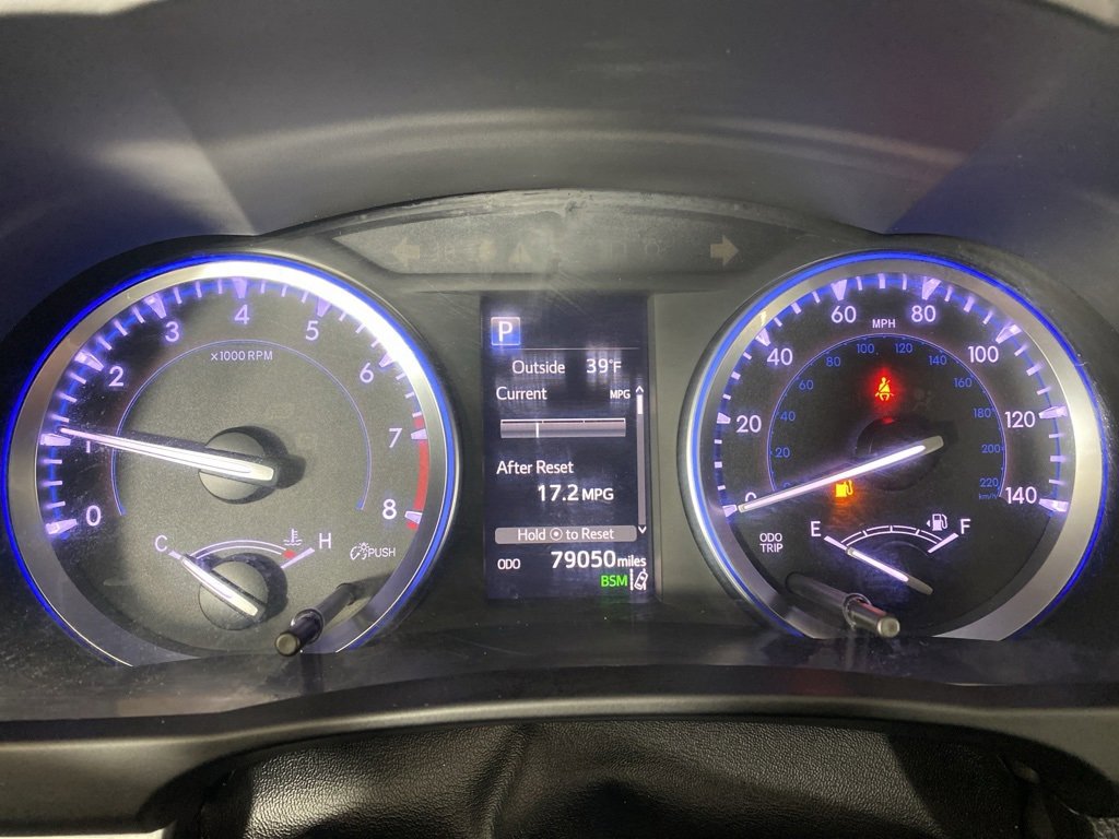 Used 2019 Toyota Highlander SE image 16