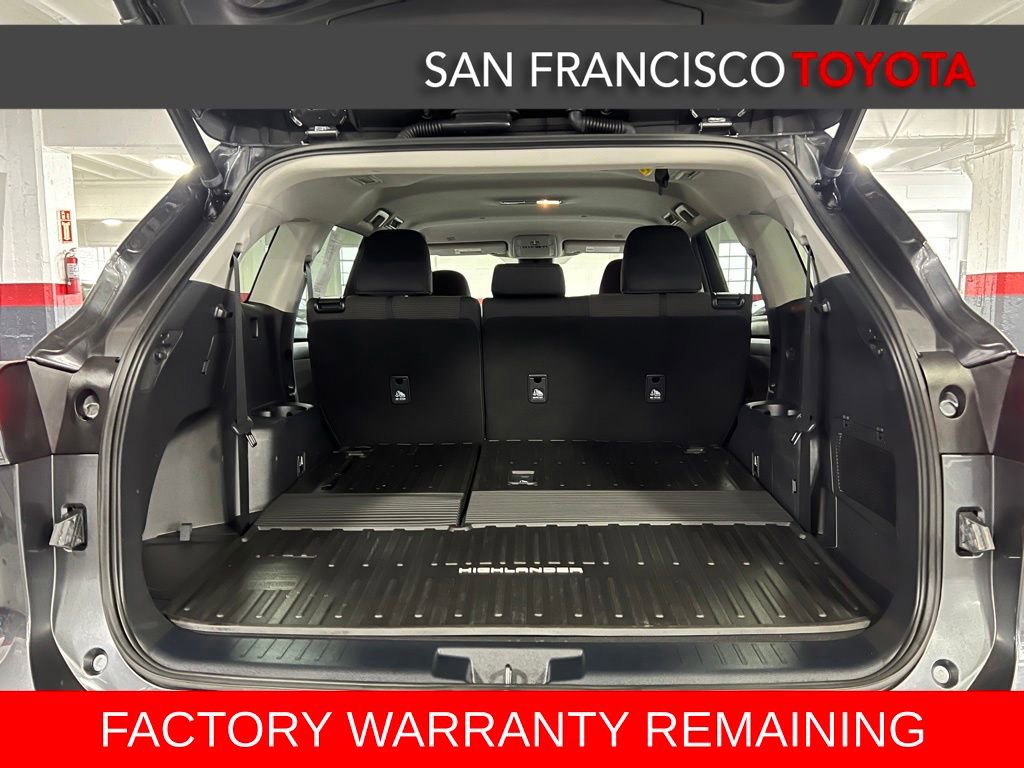 Used 2023 Toyota Highlander LE FWD image 35