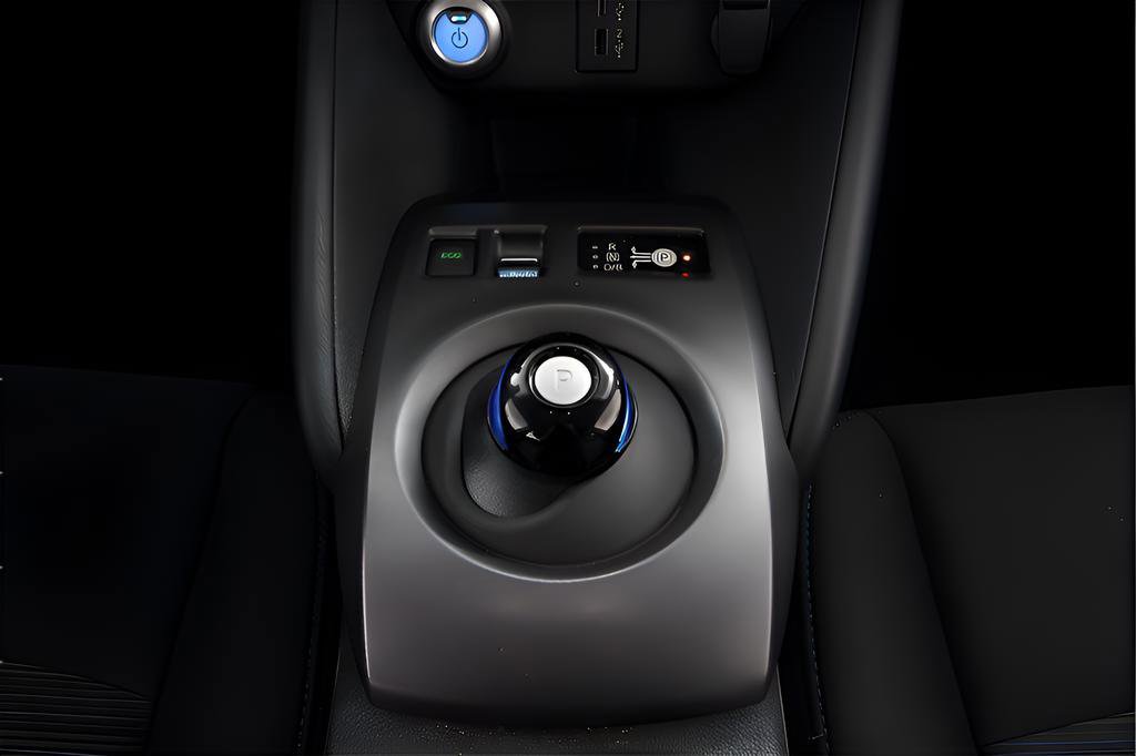 Used 2025 Nissan Leaf S image 21