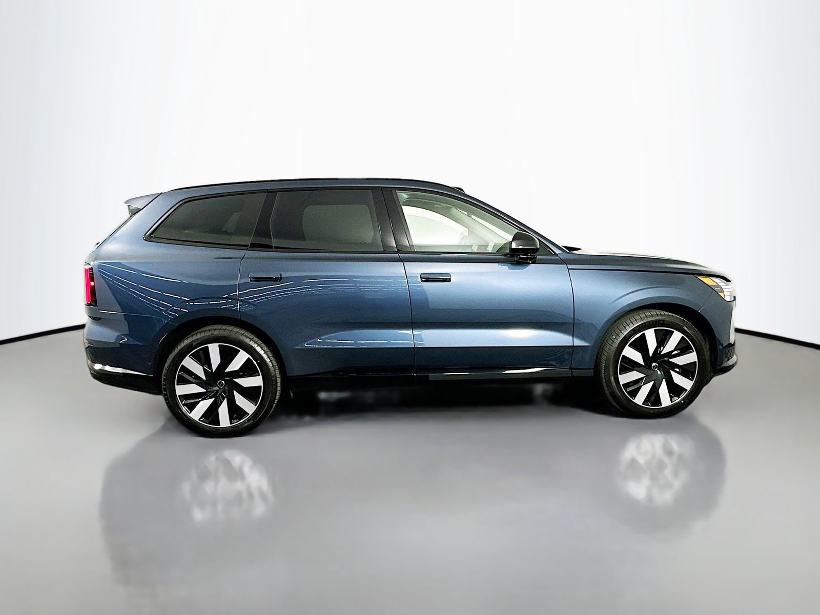 Used 2025 Volvo EX90 Ultra AWD/4WD image 8