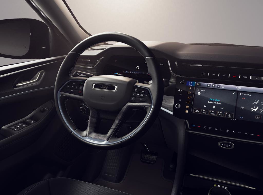 New 2026 Jeep Grand Cherokee Altitude image 9