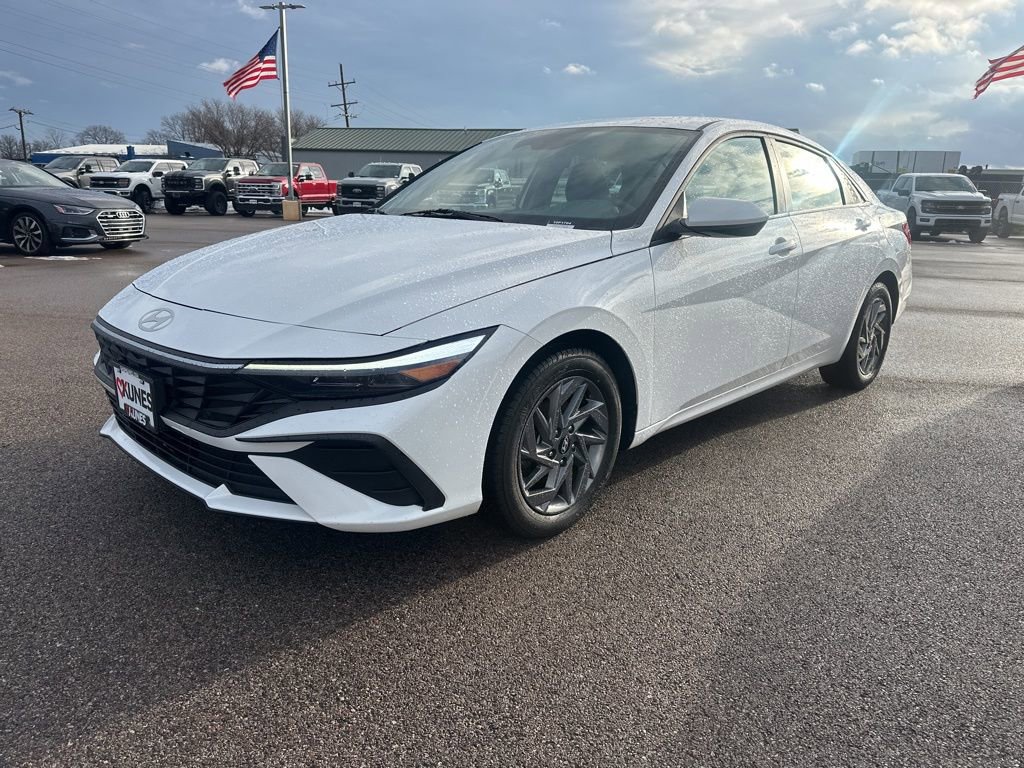 Used 2024 Hyundai Elantra SEL image 10
