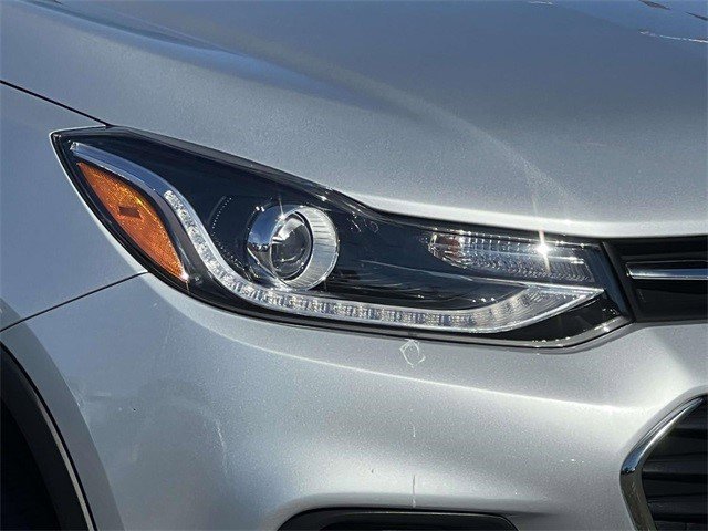 Certified 2022 Chevrolet Trax LT w/ LT Convenience Package image 6